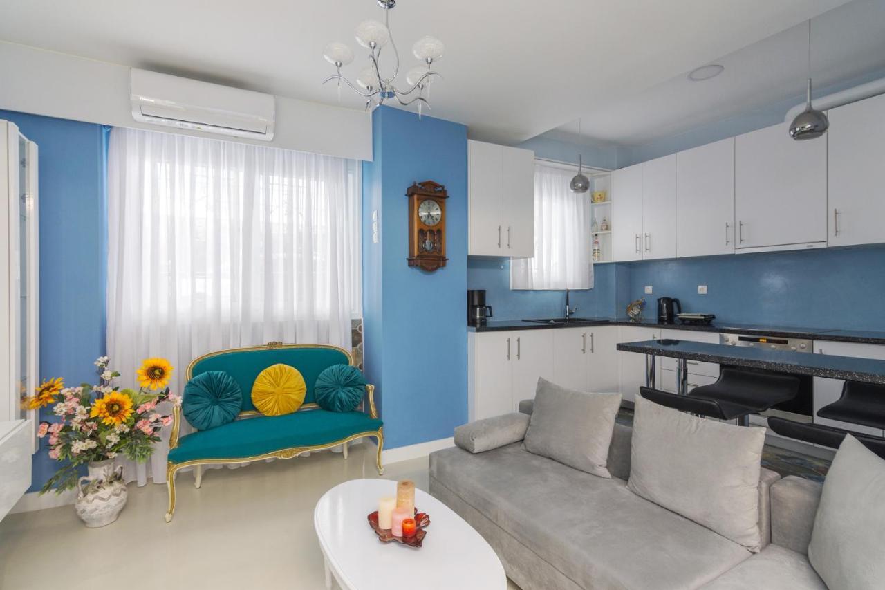 Wonderful Renovated Apartment With Private Patio Athen Exterior foto