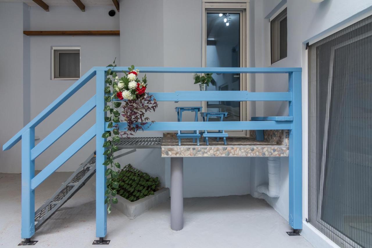 Wonderful Renovated Apartment With Private Patio Athen Exterior foto