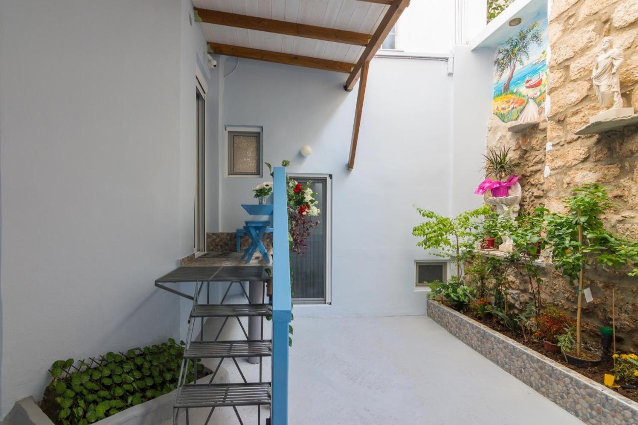 Wonderful Renovated Apartment With Private Patio Athen Exterior foto