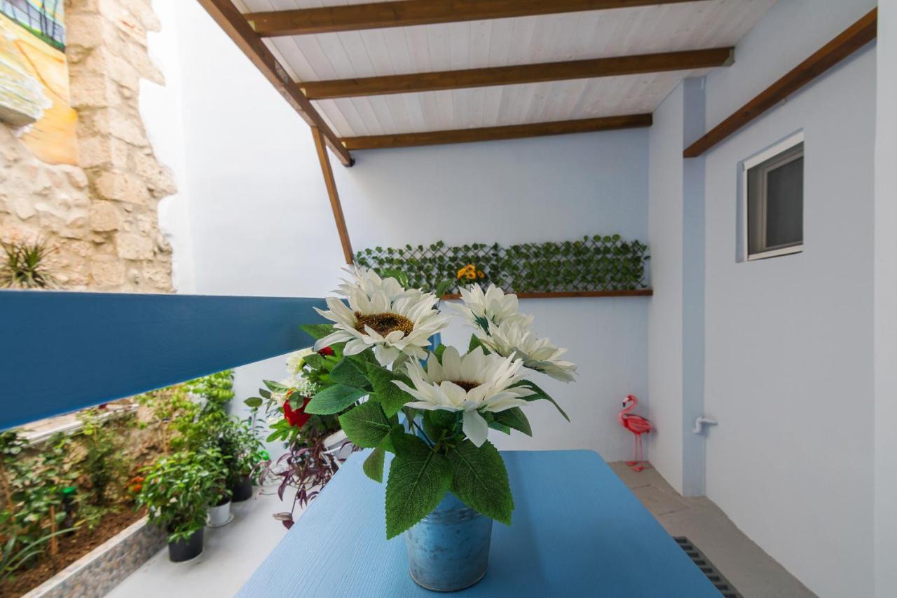 Wonderful Renovated Apartment With Private Patio Athen Exterior foto